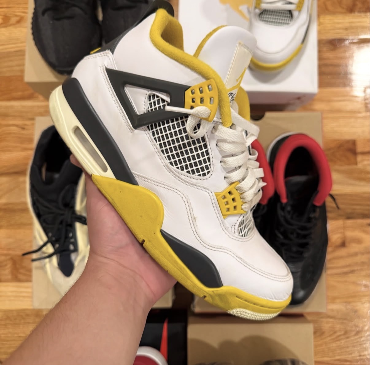 Jordan 4 Vivid Sulfur
